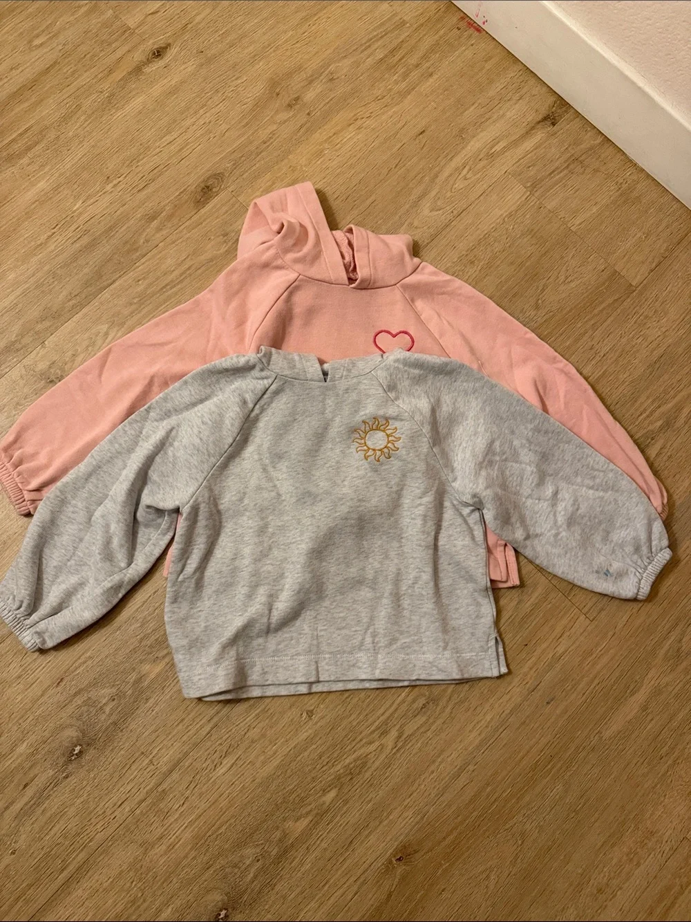 2 Kids Pink Hoodie & Gray Sweatshirt Set - Cute Heart & Sun Motifs
